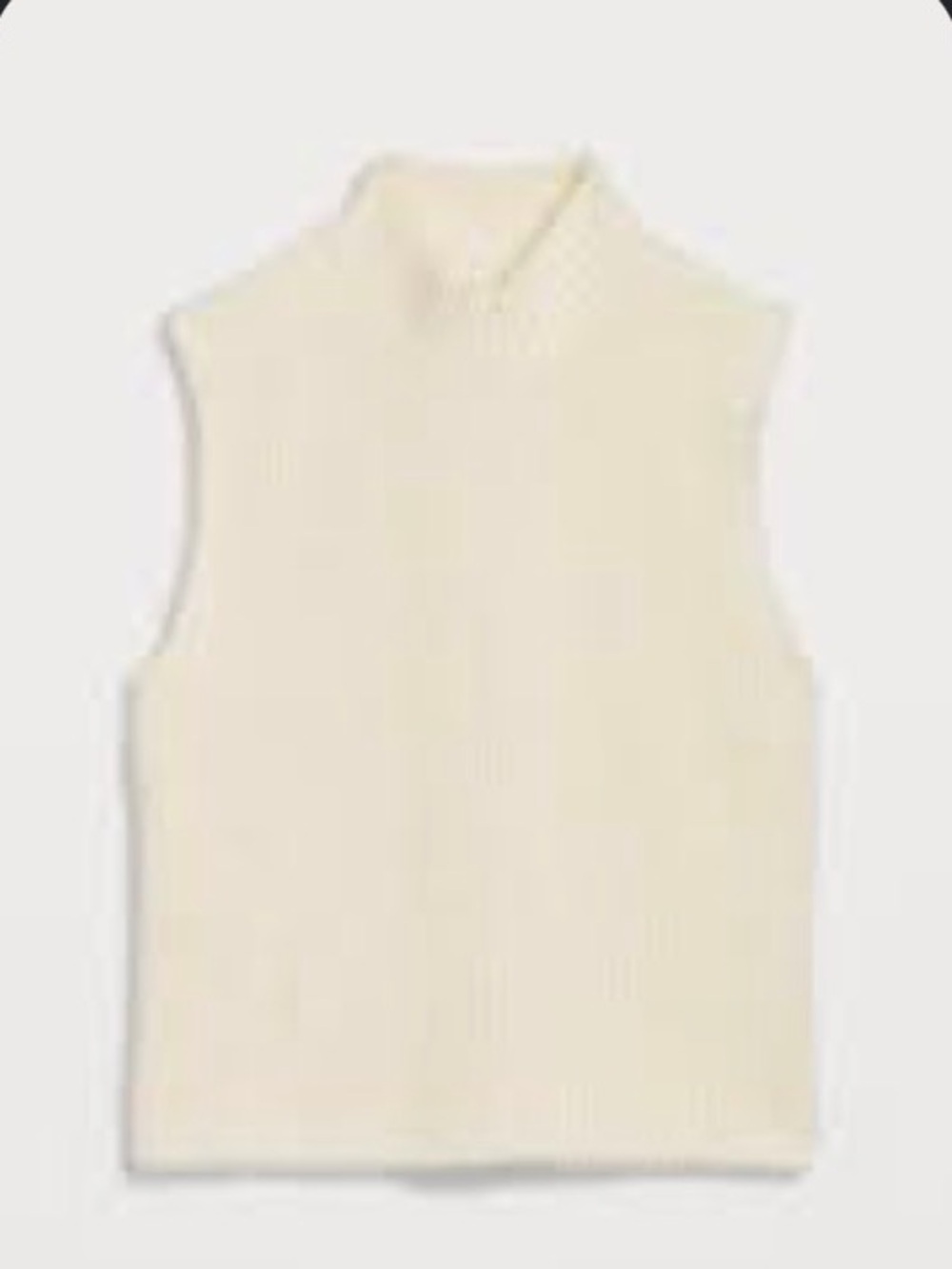 Old Navy Cream Eyelash Fuzzy Ribbed Crewneck Sweater Vest